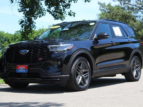 Used 2025 Ford Explorer ST AWD/4WD image 4