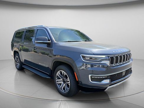 Used 2024 Jeep Wagoneer L Series II RWD image 1