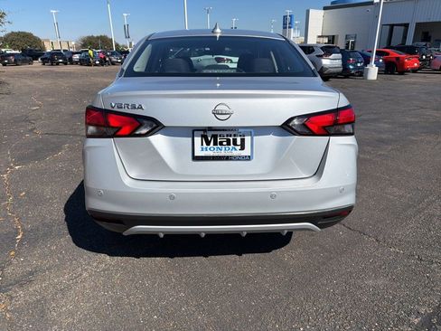 Used 2025 Nissan Versa SV image 4