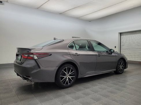 Used 2022 Toyota Camry SE image 10