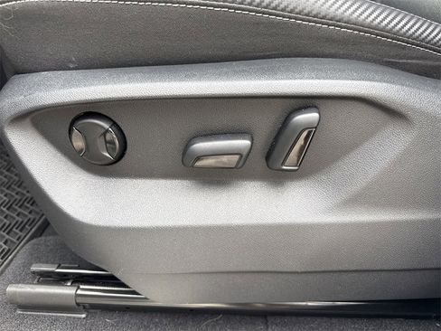 Used 2023 Volkswagen Atlas Cross Sport SE image 13