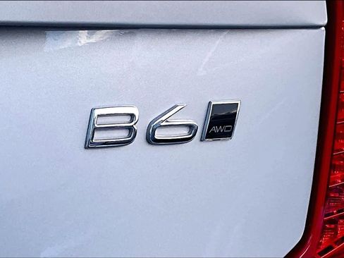 Certified 2024 Volvo XC90 B6 Plus image 10