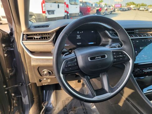 Used 2024 Jeep Grand Cherokee Laredo RWD image 18