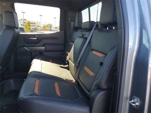 Used 2022 GMC Sierra 1500 AT4 w/ AT4 Premium Package image 9