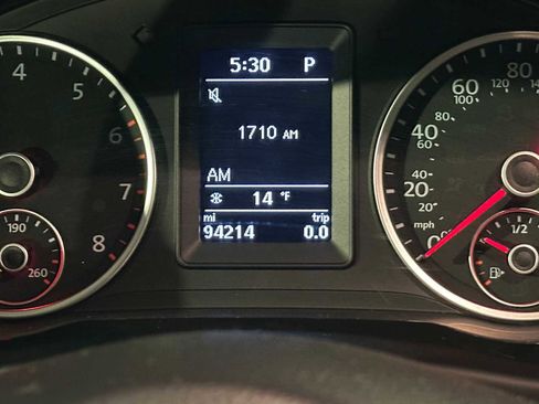 Used 2017 Volkswagen Tiguan S image 24