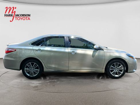 Used 2015 Toyota Camry SE FWD image 6