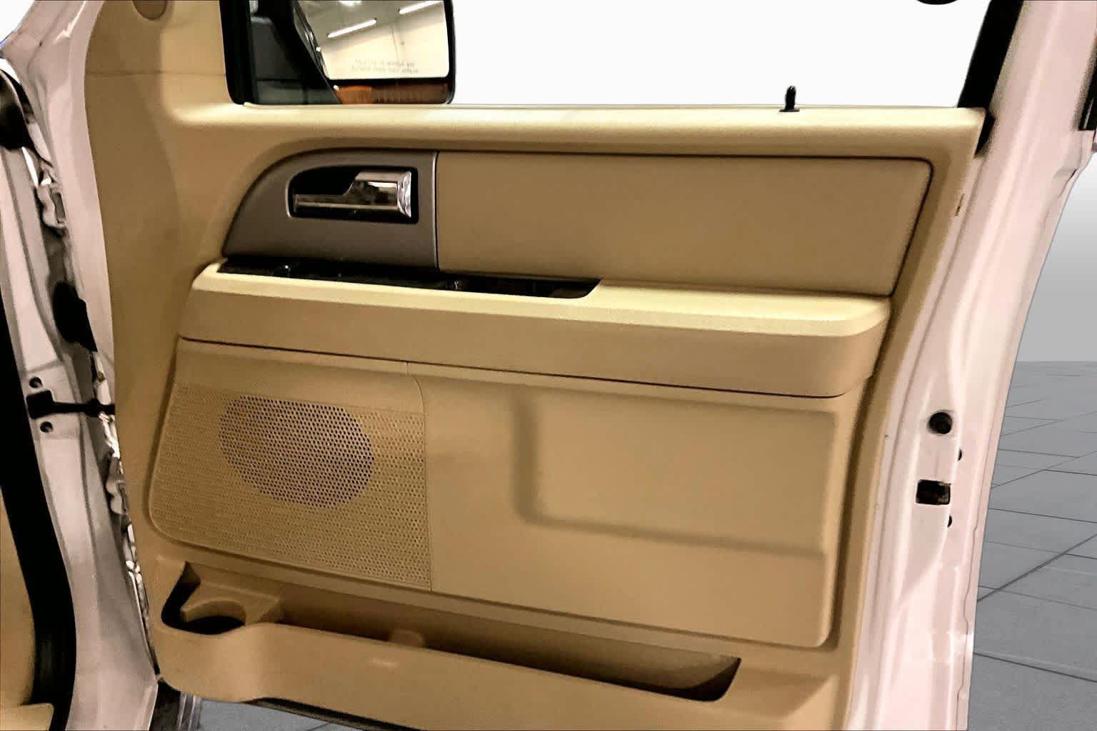 Used 2015 Ford Expedition Limited w/ Equipment Group 301A RWD image 23