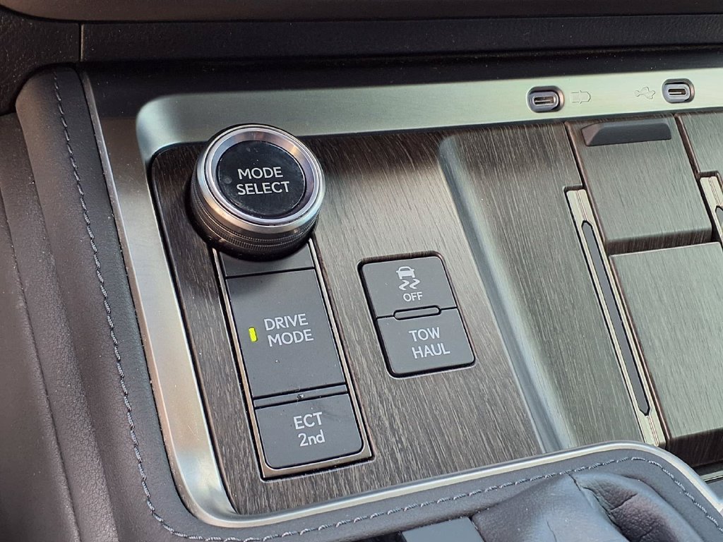 Used 2024 Lexus GX 550 w/ Cold Area Package AWD/4WD image 36