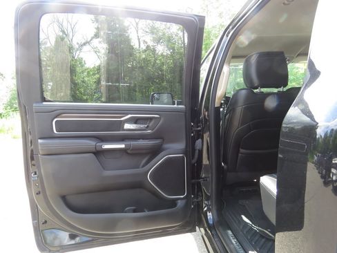 Used 2021 RAM 1500 Laramie AWD/4WD image 18