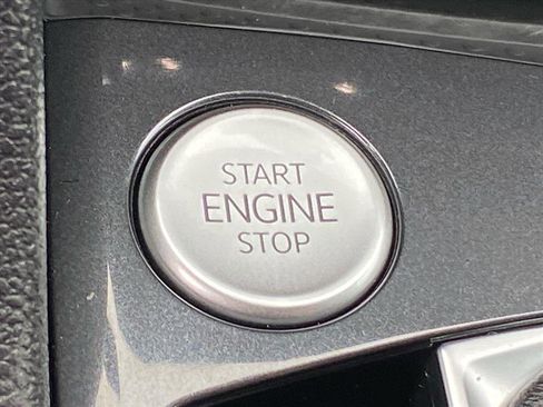 Certified 2022 Volkswagen Tiguan SE image 18