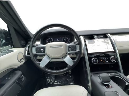 Used 2023 Land Rover Discovery Metropolitan Edition AWD/4WD image 39