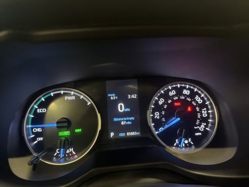 Used 2021 Toyota RAV4 XLE Premium image 22