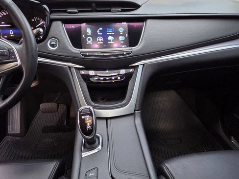 Used 2017 Cadillac XT5 Luxury w/ Driver Awareness Package image 13
