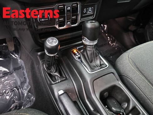 Used 2025 Jeep Wrangler Unlimited Sahara w/ Safety Group AWD/4WD image 13
