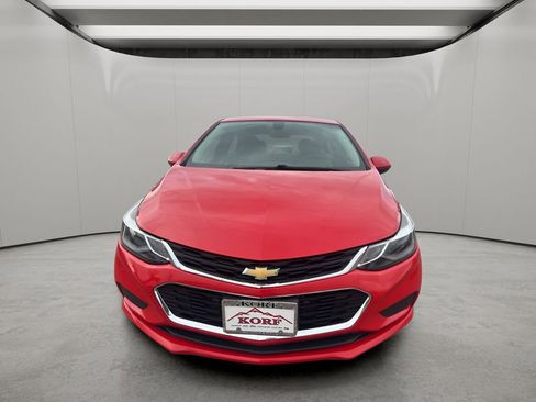 Used 2017 Chevrolet Cruze LT image 3