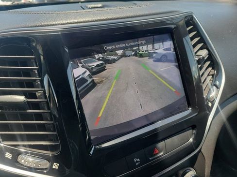 Used 2020 Jeep Cherokee Limited FWD image 23