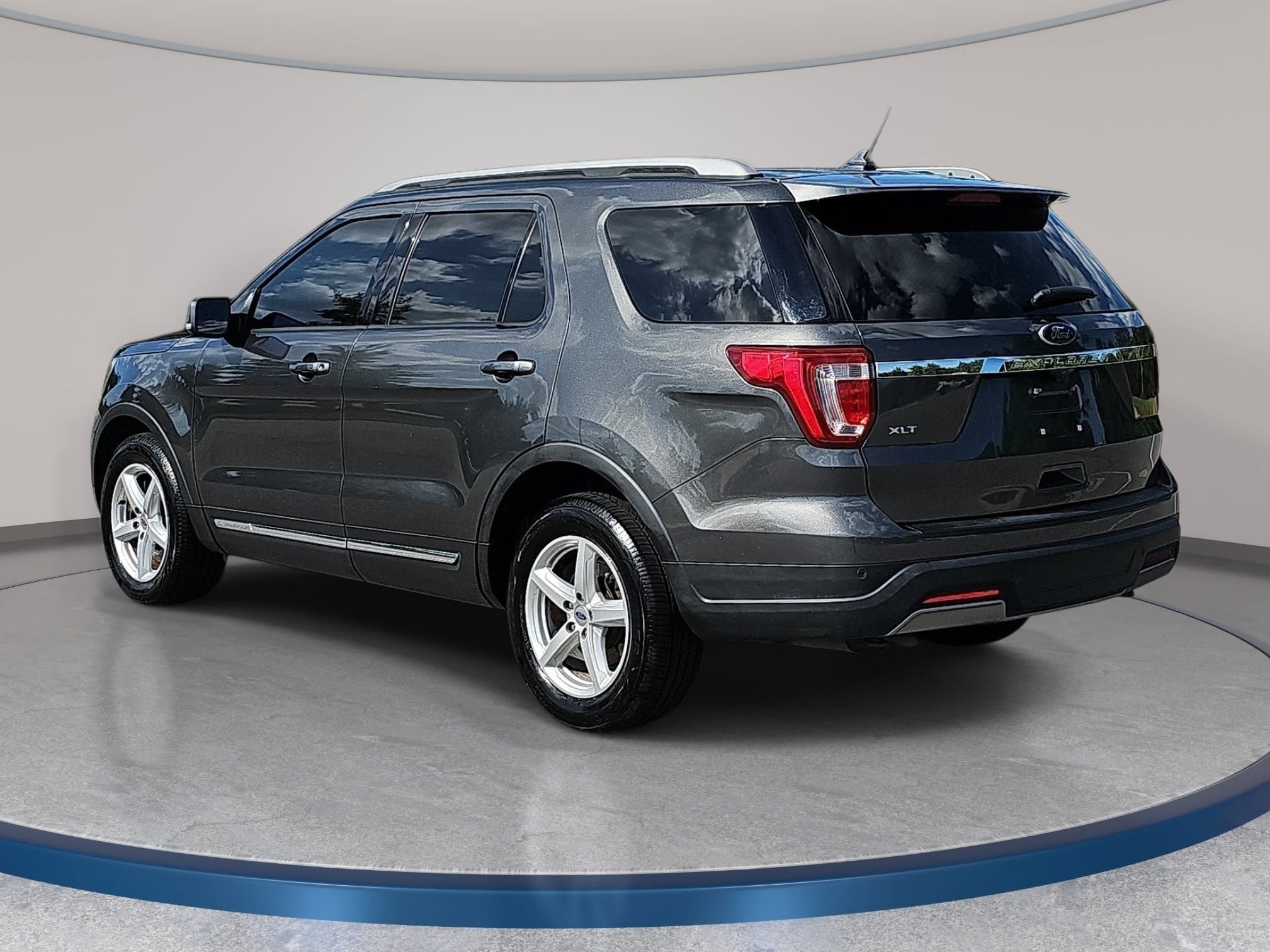 Used 2019 Ford Explorer XLT w/ Equipment Group 201A FWD image 7