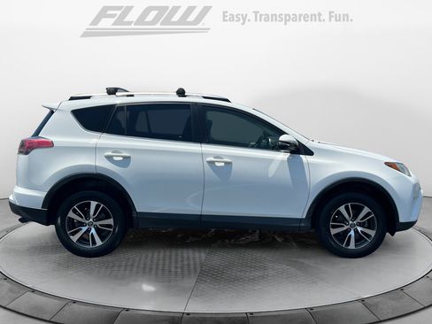 Used 2018 Toyota RAV4 XLE FWD image 10