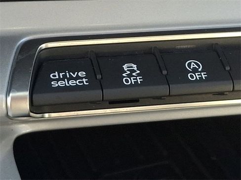 Used 2024 Audi Q3 2.0T Premium image 25