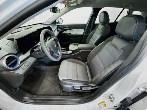 Used 2026 Chevrolet Trax LT FWD image 13
