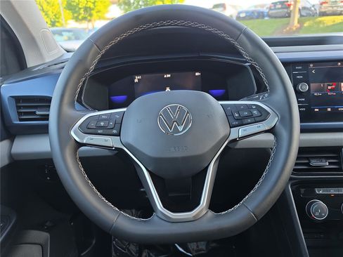 Certified 2023 Volkswagen Taos SE w/ Panoramic Sunroof Package FWD image 15