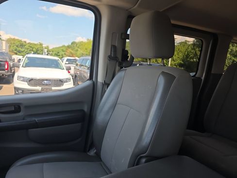 Used 2015 Nissan NV 3500 SV RWD image 40