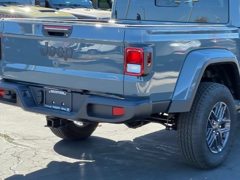 New 2026 Jeep Gladiator Sport AWD/4WD image 8