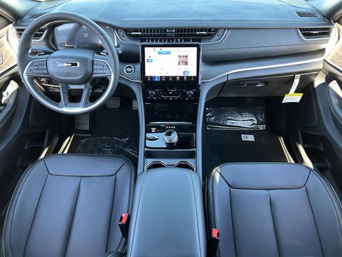 New 2025 Jeep Grand Cherokee L Limited AWD/4WD image 13
