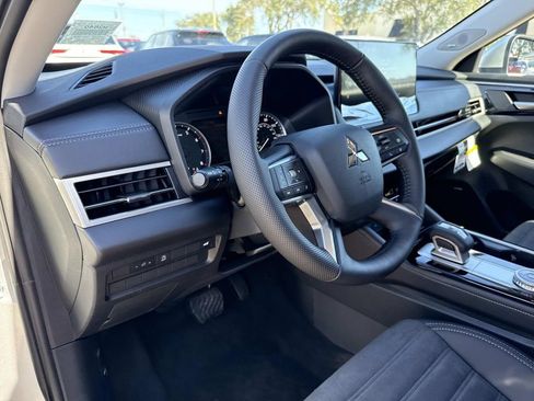 New 2026 Mitsubishi Outlander SE FWD image 21