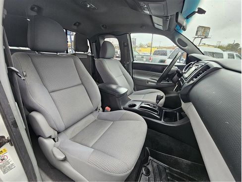 Used 2015 Toyota Tacoma 4x4 Access Cab V6 w/ Convenience Package image 4