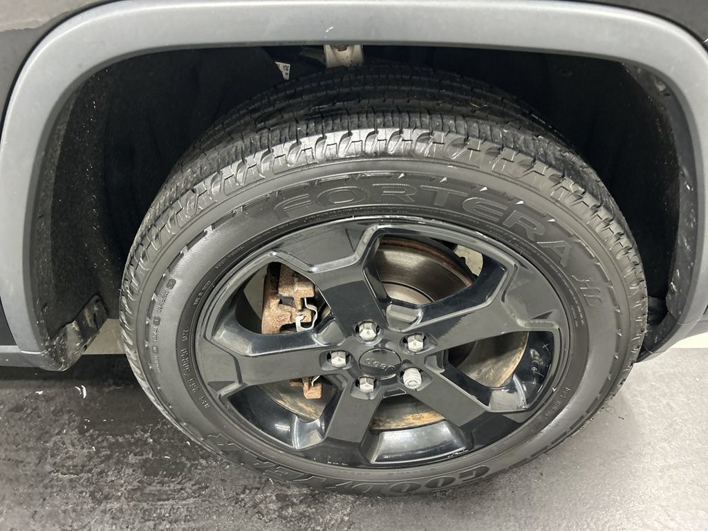 Used 2018 Jeep Grand Cherokee Laredo AWD/4WD image 8