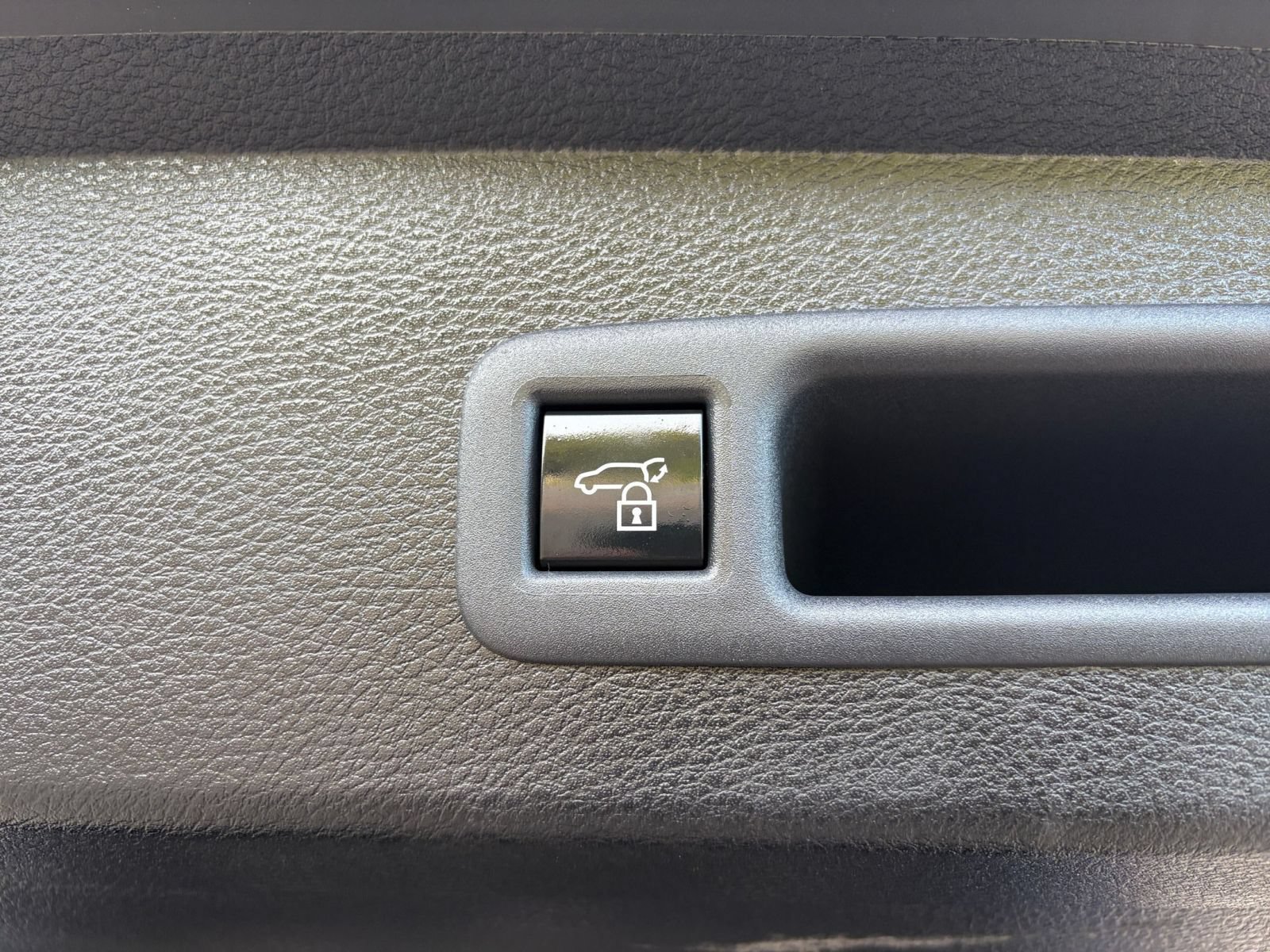 Used 2025 Toyota Sienna XLE FWD image 22