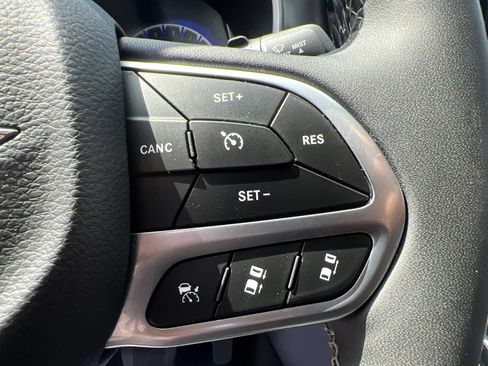 Used 2025 Chrysler Pacifica Select FWD image 31