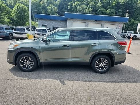 Used 2019 Toyota Highlander XLE AWD/4WD image 4