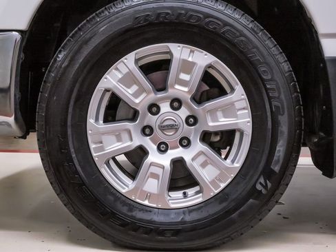 Used 2017 Nissan Titan SV image 31