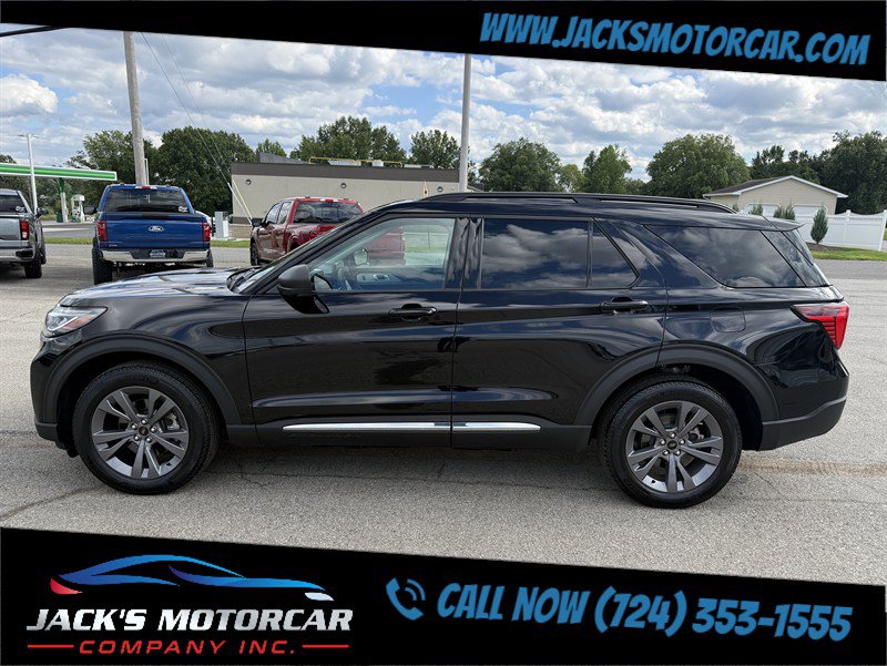 Used 2025 Ford Explorer Active w/ Active Comfort Package AWD/4WD image 2