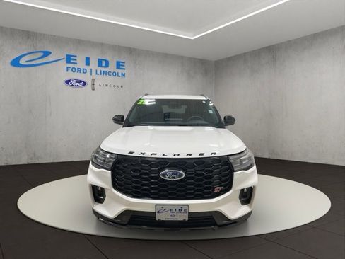 Used 2025 Ford Explorer ST image 4