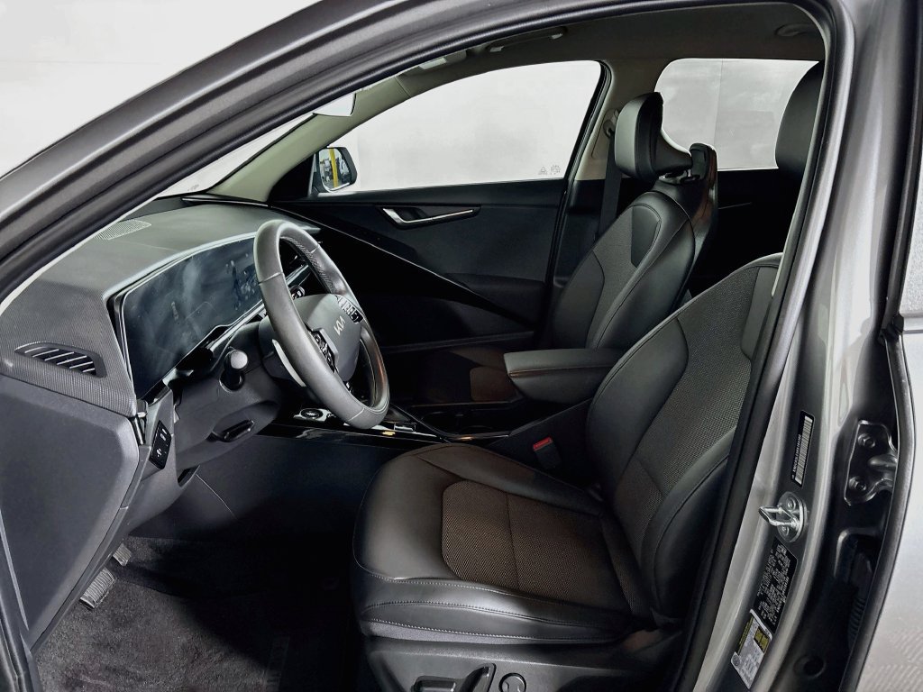 Used 2024 Kia Niro EX FWD image 11
