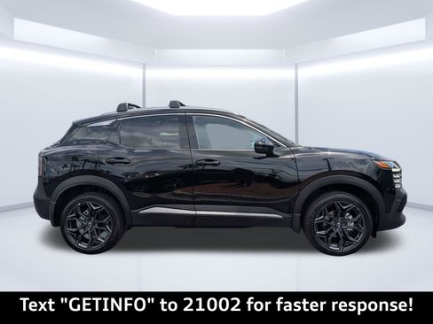 Used 2026 Nissan Kicks SR FWD image 2