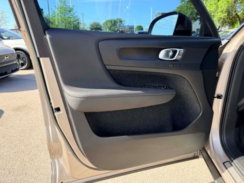 Certified 2023 Volvo XC40 Recharge Plus AWD/4WD image 9