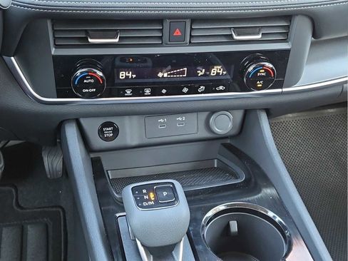 Used 2025 Nissan Rogue SV FWD image 28