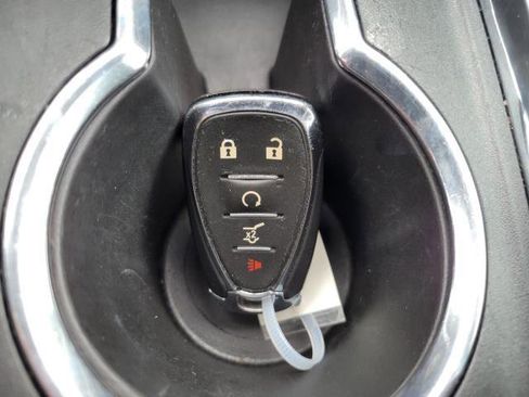 Used 2023 Chevrolet Traverse LT image 22