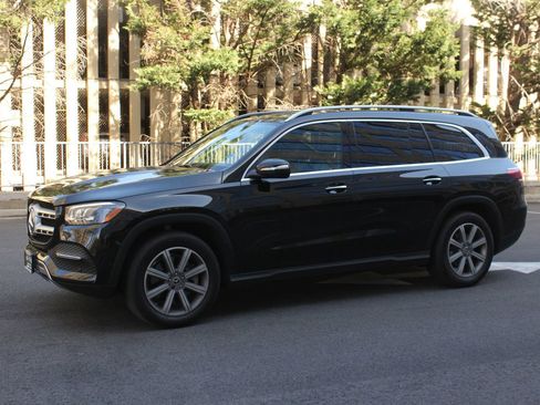 Used 2022 Mercedes-Benz GLS 450 4MATIC image 13