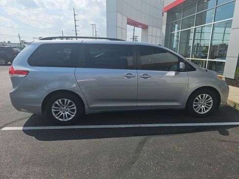 Used 2013 Toyota Sienna XLE FWD image 15