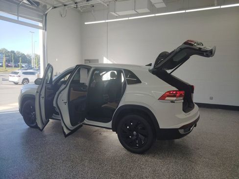 New 2026 Volkswagen Atlas Cross Sport SE AWD/4WD image 28
