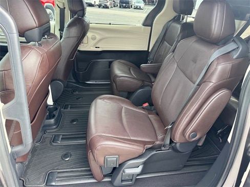 Certified 2023 Toyota Sienna Platinum image 10