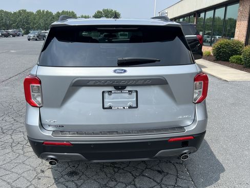 Used 2023 Ford Explorer XLT w/ Equipment Group 202A AWD/4WD image 10