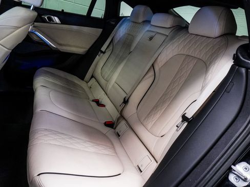 Used 2024 BMW X6 xDrive40i w/ Executive Package AWD/4WD image 9