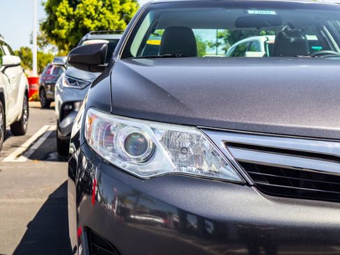 Used 2014 Toyota Camry LE FWD image 4