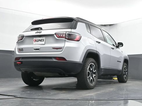 Used 2025 Jeep Compass Trailhawk AWD/4WD image 44